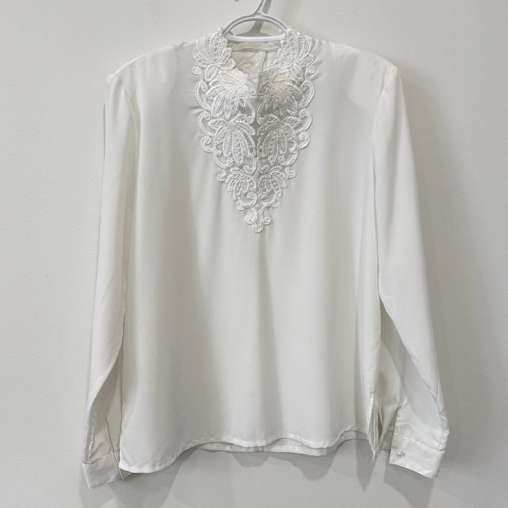 Kathy Che Vintage Blouse White with High Neck and Elegant Lace Detail